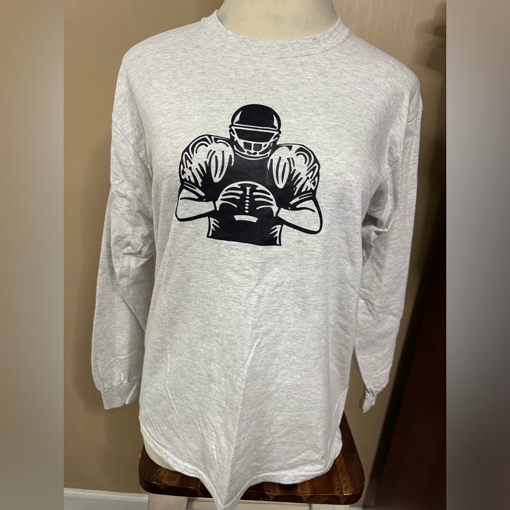 NEW Gildan Ultra Cotton Light Gray Football Graphic Long Sleeve Tee Size Large